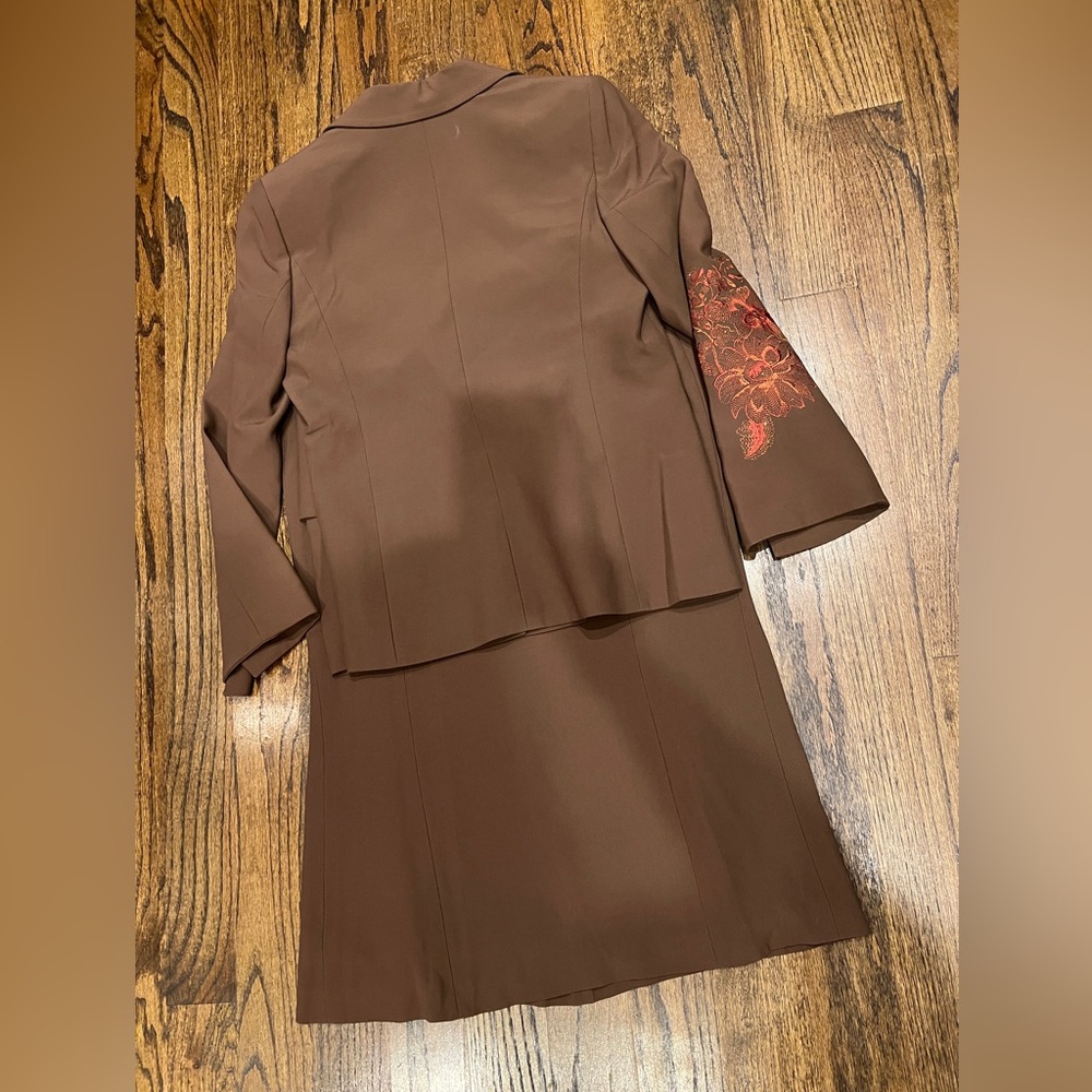 Gianfranco Ferré Brown Skirt Suit with Red Embroidered Accents - Picture 7 of 8